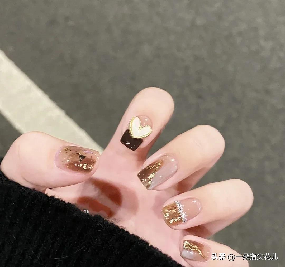 小清新美甲显白绿色,适合短甲小清新美甲