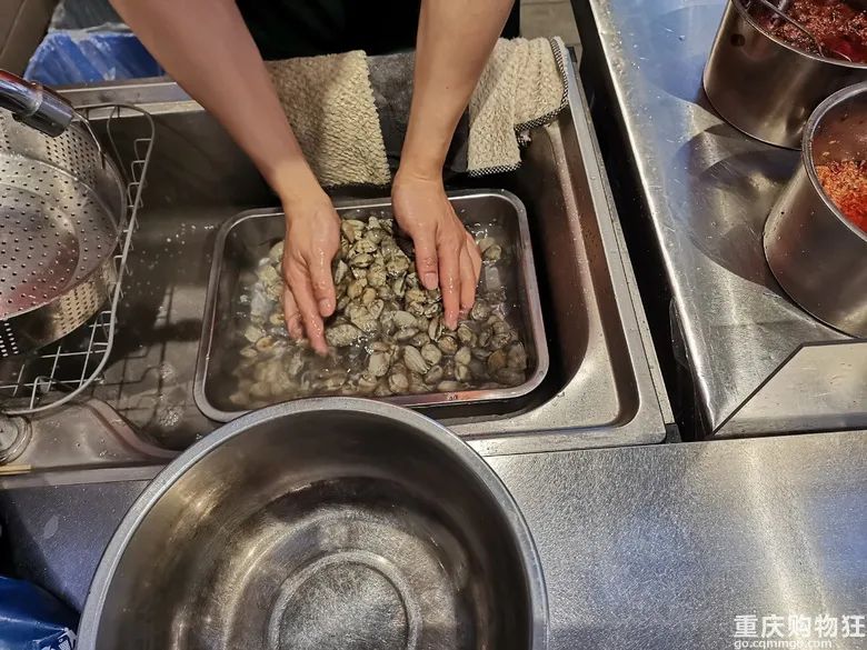 开小吃店一个月赚两万,开个小吃店一个月也就赚一万多