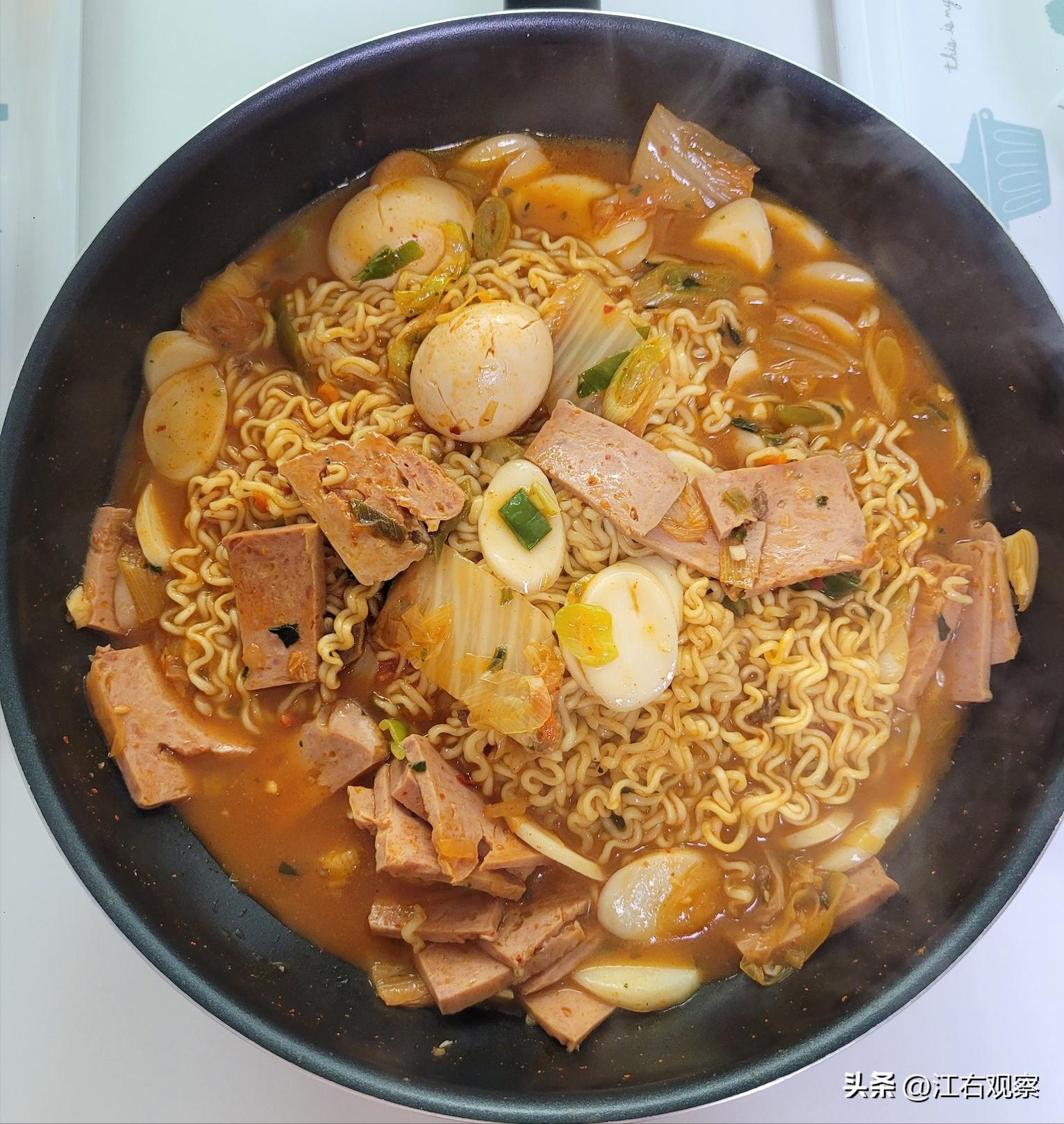 部队锅被正名？韩国旅游局承认食材是美军剩下的，但仍不说垃圾桶