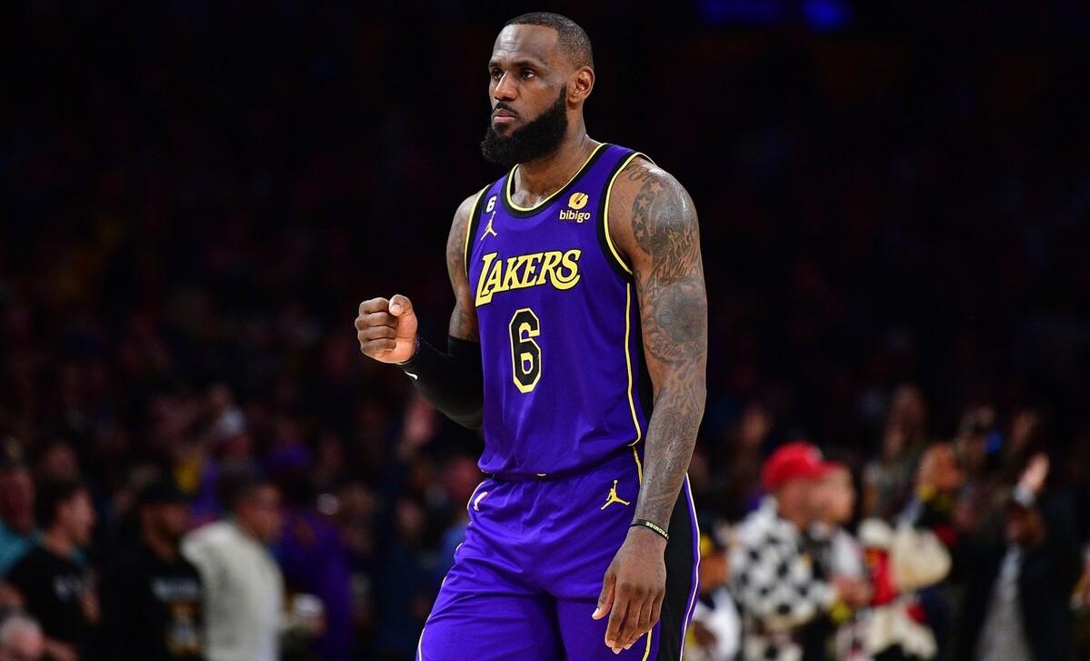 小黑复刻乔丹经典切球，雷霆威少限时返场，老詹欣慰，感谢狄龙！