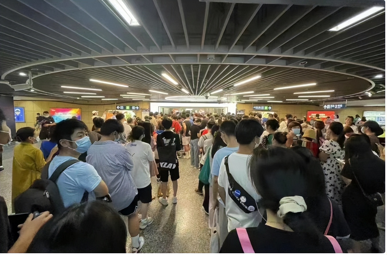 南京茶颜悦色代购一杯200元,南京茶颜悦色一天能卖多少钱