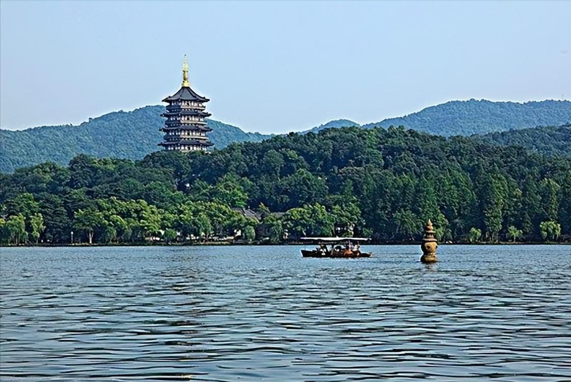 西湖白堤和苏堤简介,西湖十景苏堤简介