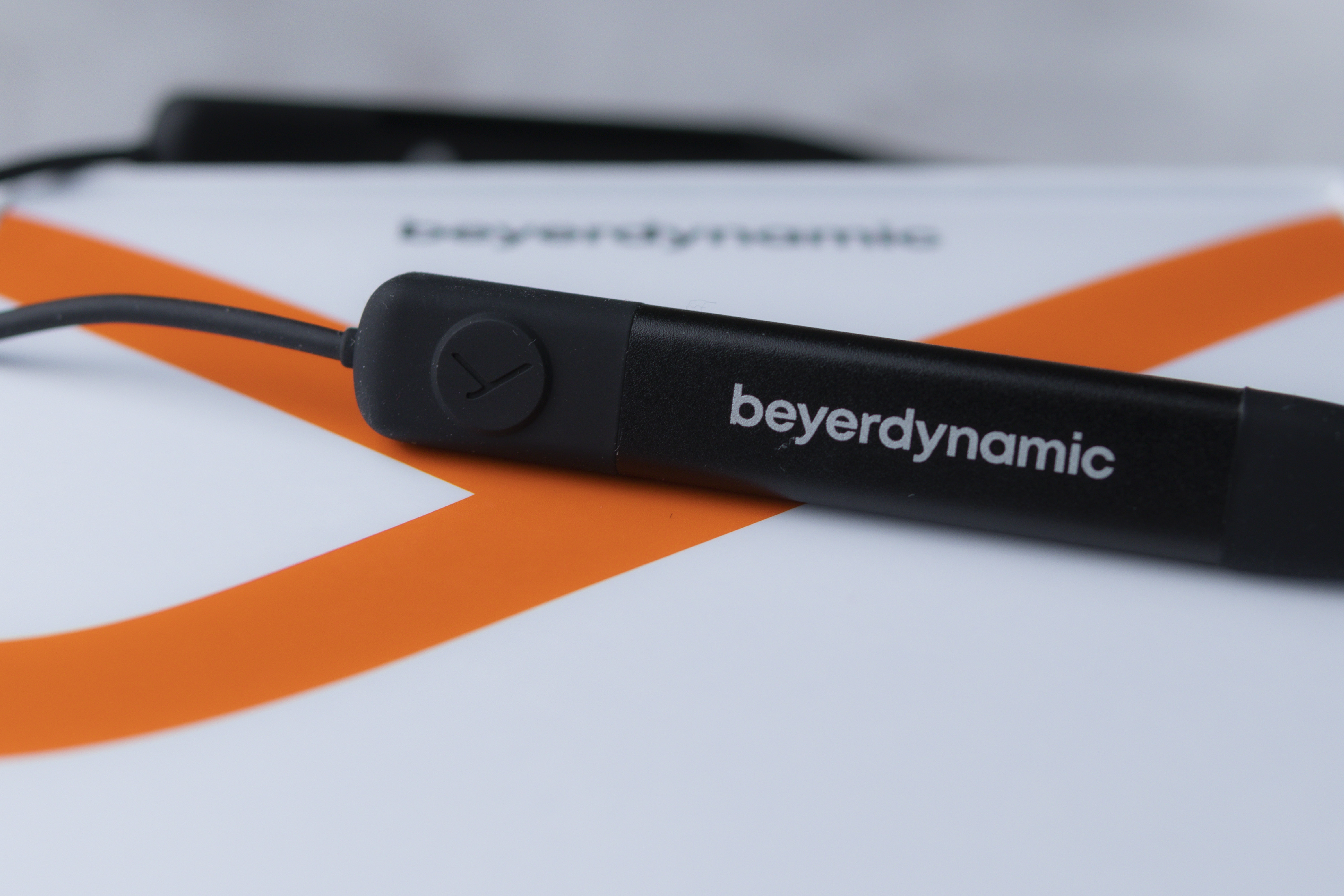 「耳边评测」分享一个网课办公好伴侣——拜雅BLUEBYRD2