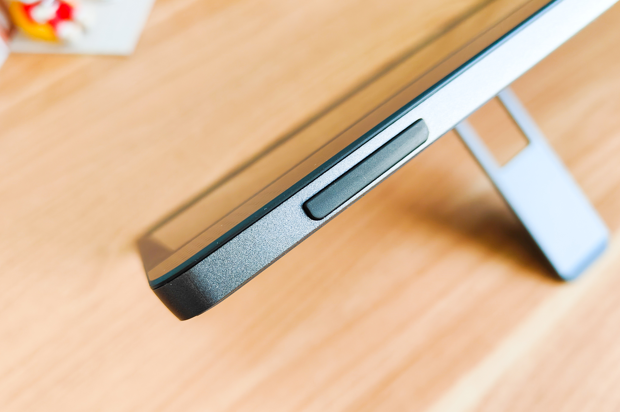 微星便携式显示器,微星便携显示器评测