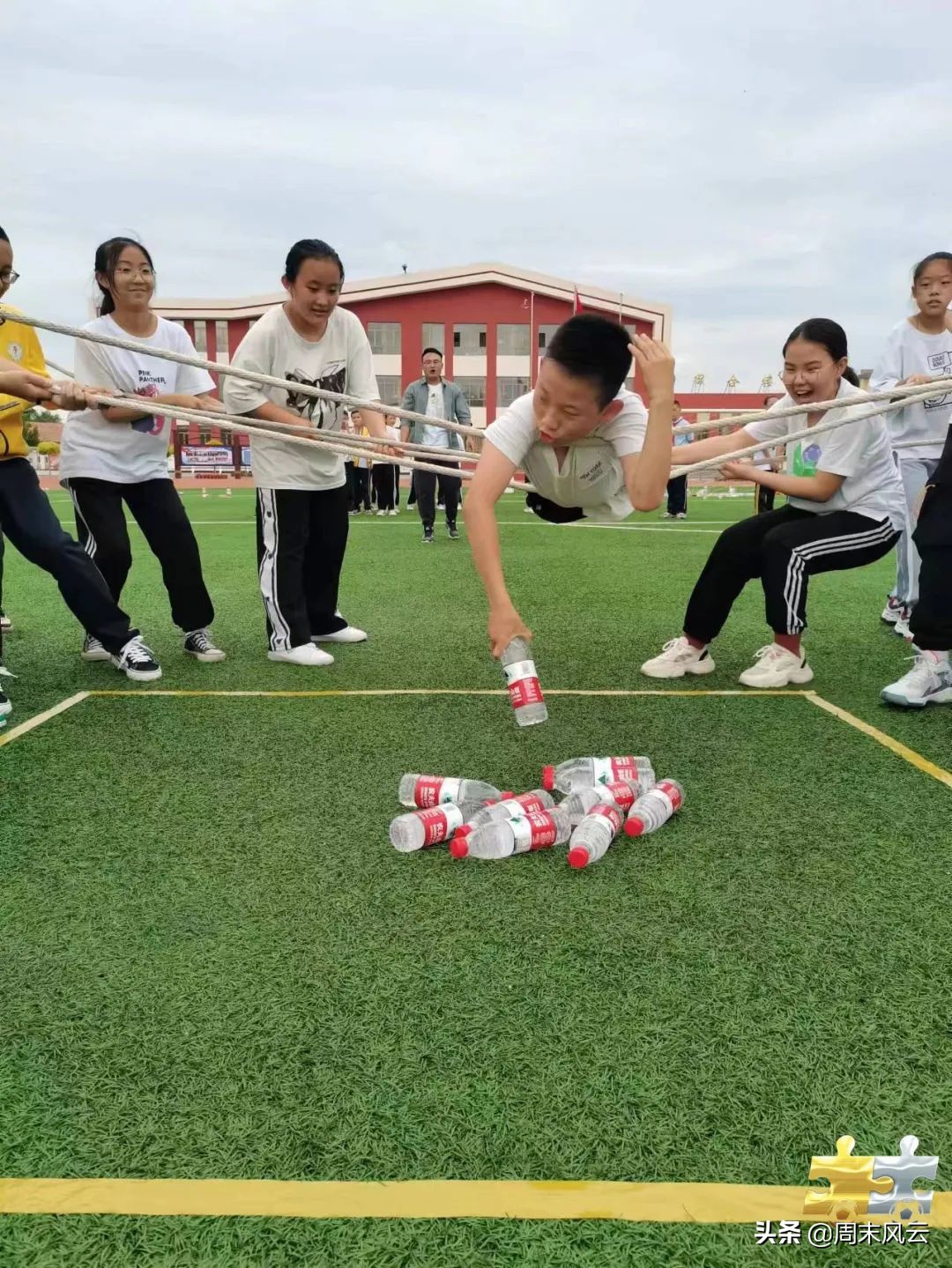 锡林浩特市第三小学体操表演,小学户外体育活动高年级