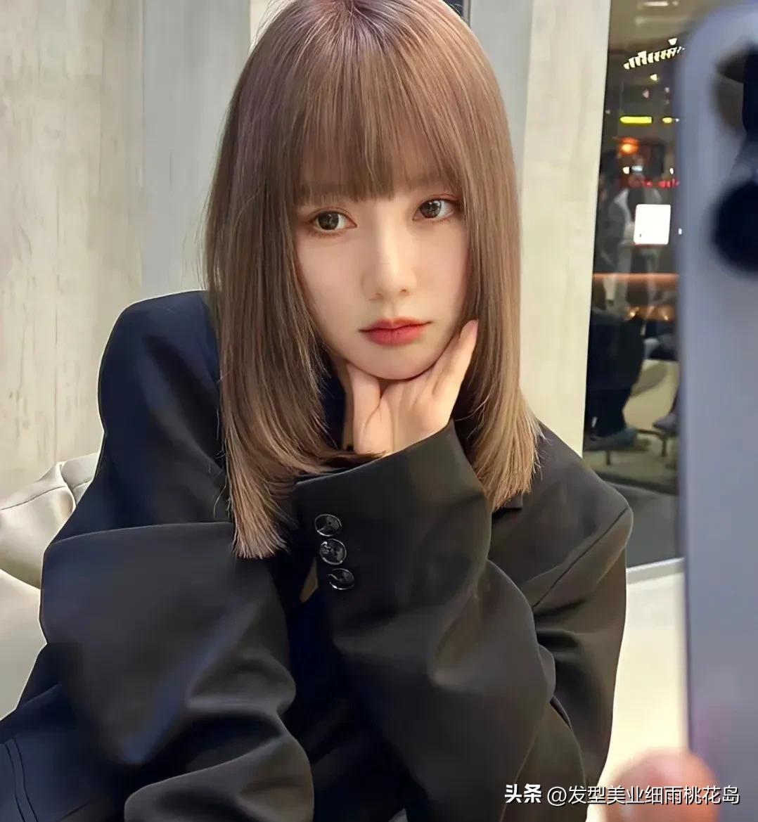 2023中长发型女最新减龄,女发型2023流行发型