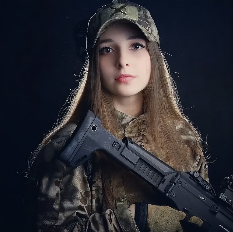 乌克兰非法*交性**易屡禁不止，战争来临，乌克兰美女终沦为底层玩物