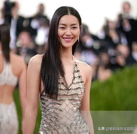 最美门将赵丽娜现身绿茵场,女足最美守门员赵丽娜