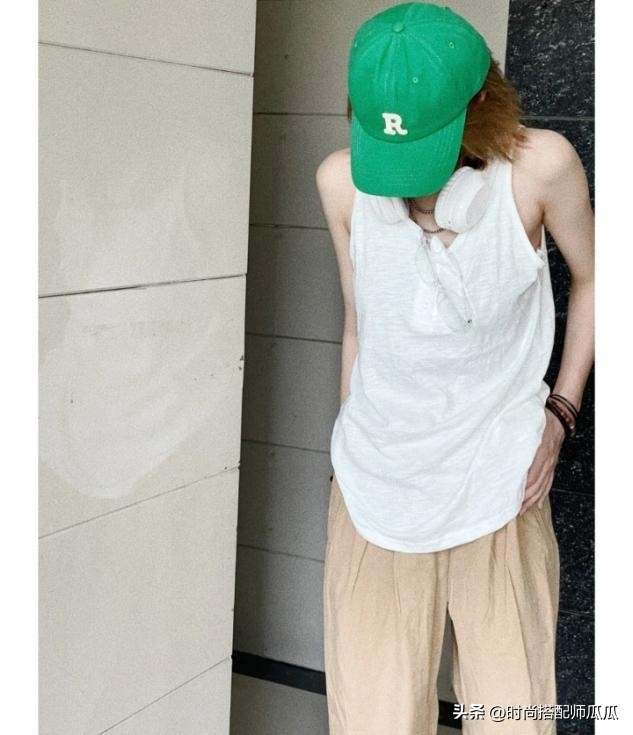 秋冬老头衫怎样搭配,老头衫都能穿出时尚感女款