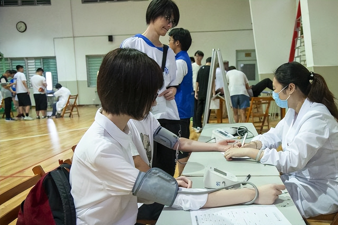 女护士处理男患者隐私部位，会感觉尴尬吗？不妨听听过来人怎么讲