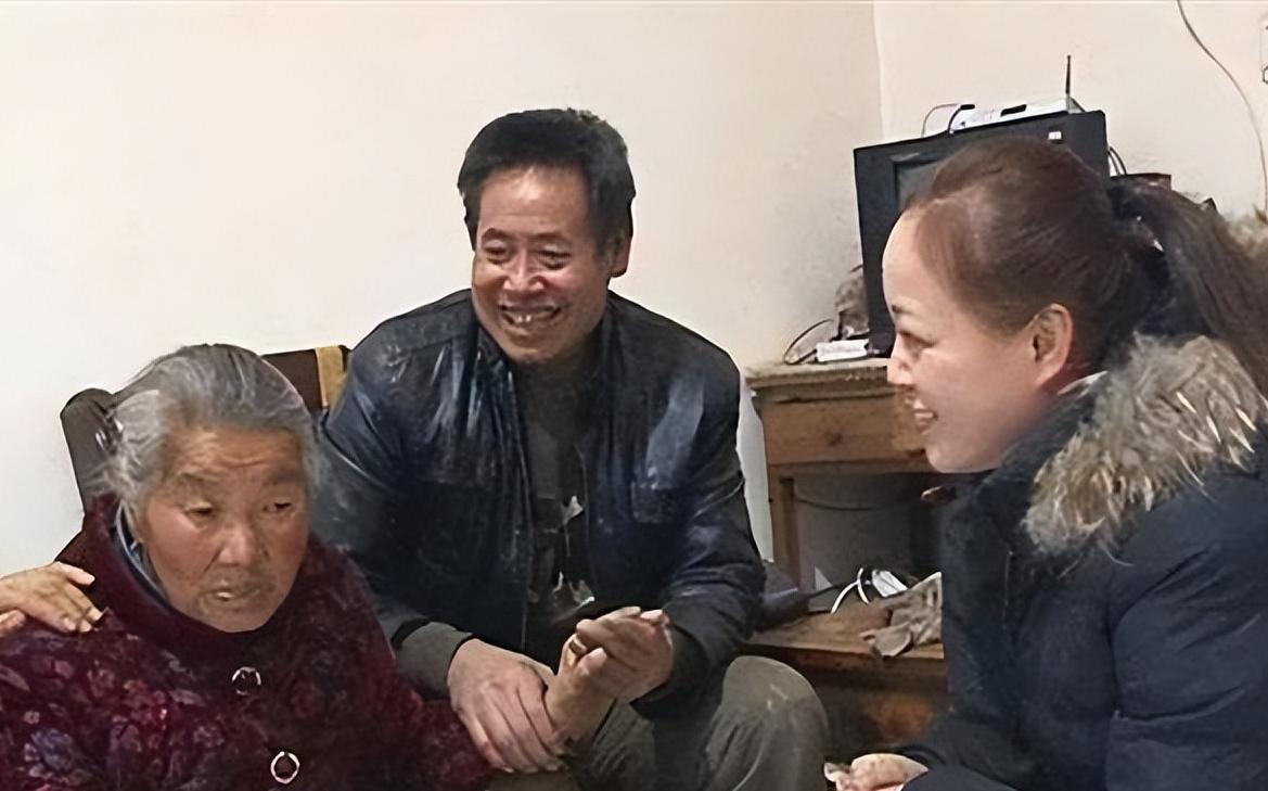 2000年陕西小伙捡到流浪老太,捡到流浪老太13年