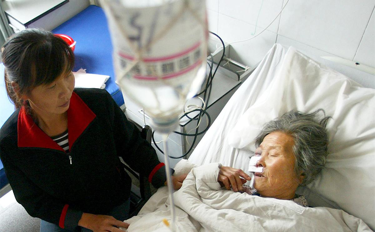 没有工作的老人怎么领退休金,有退休金和没有退休金老人的区别