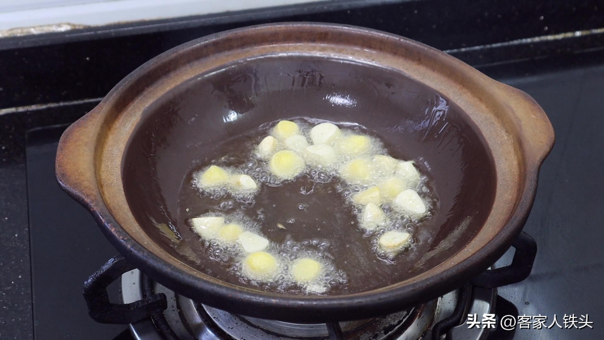 一锅熟排骨家常做法,原汁原味排骨煲