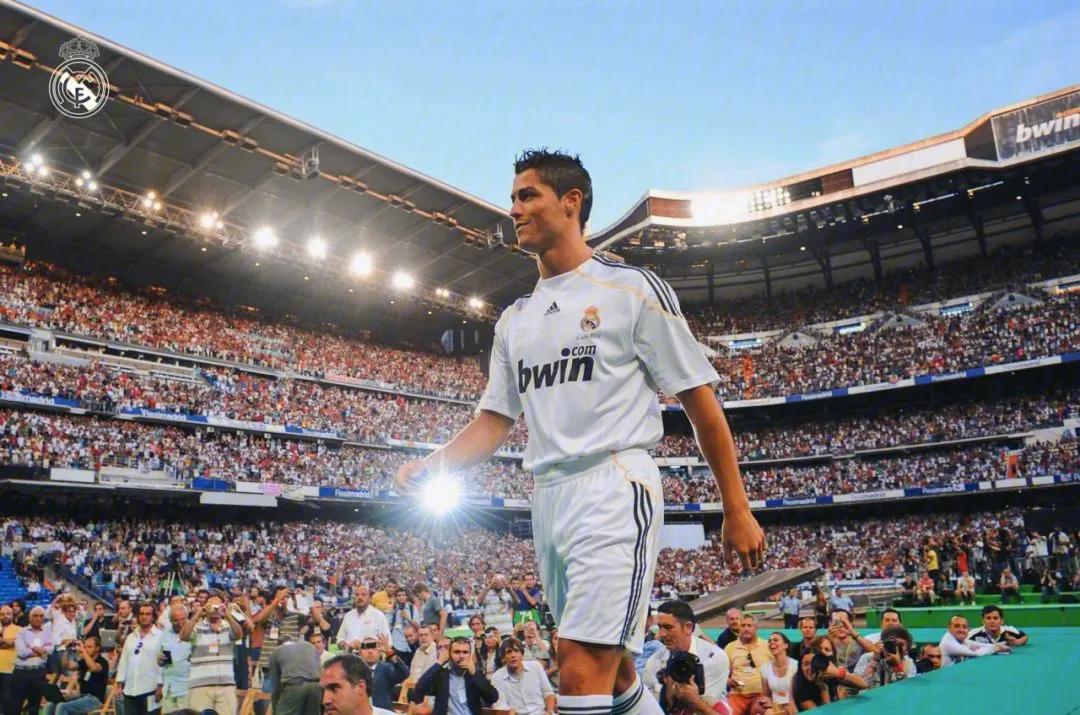 足坛十大帽子戏法最多的球员,足球历史上帽子戏法最多的球员