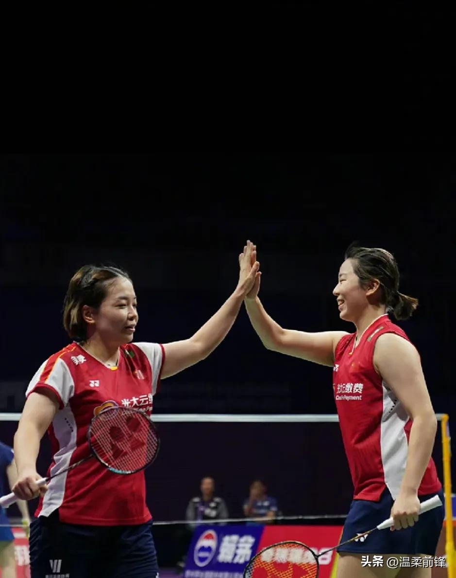 中国队半决赛击败日本决赛击败击败韩国国羽实现苏迪曼杯三连冠!