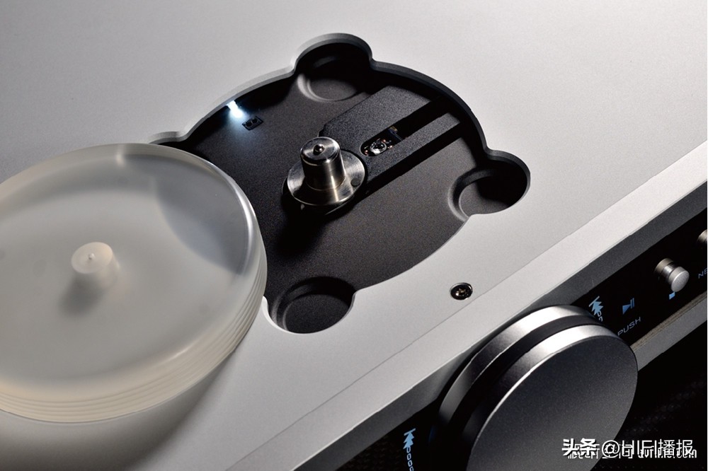 评B.M.C.AudioBDCD2CD机与PureAmp合并功放宽松大气的姿态