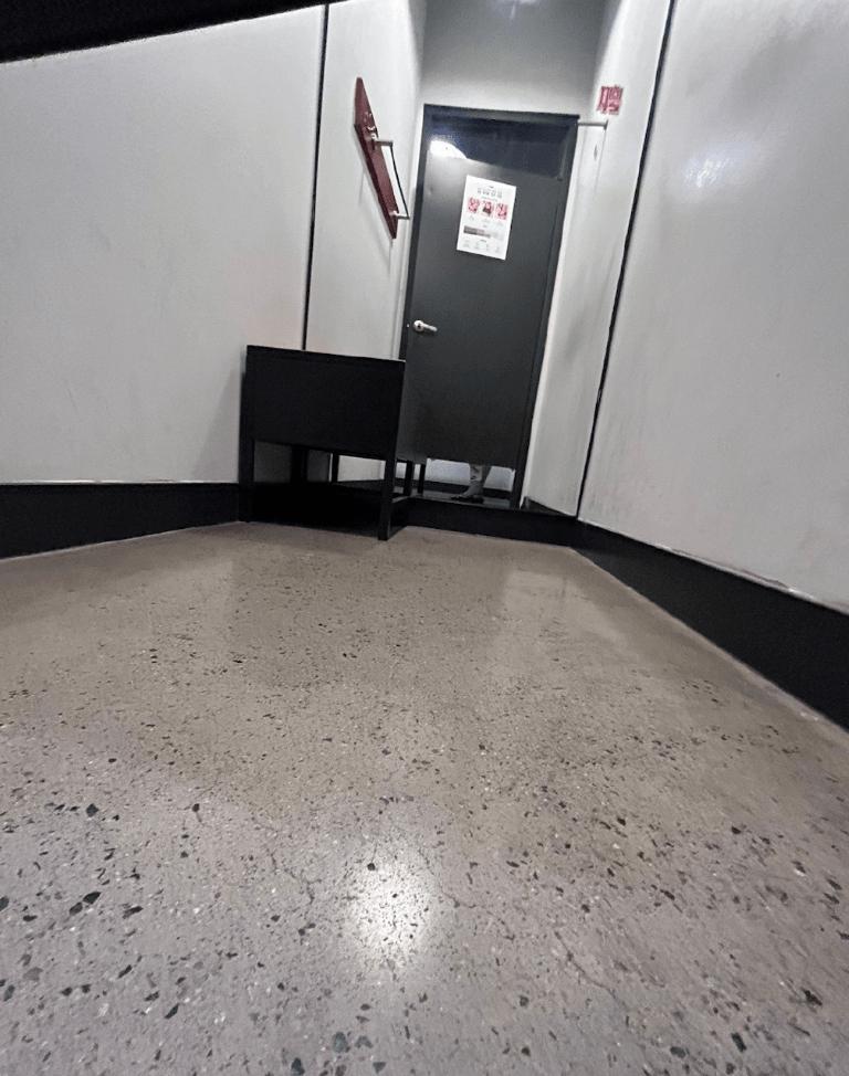 女子称在nike试衣间被偷拍3次,nike耐克店被偷衣服