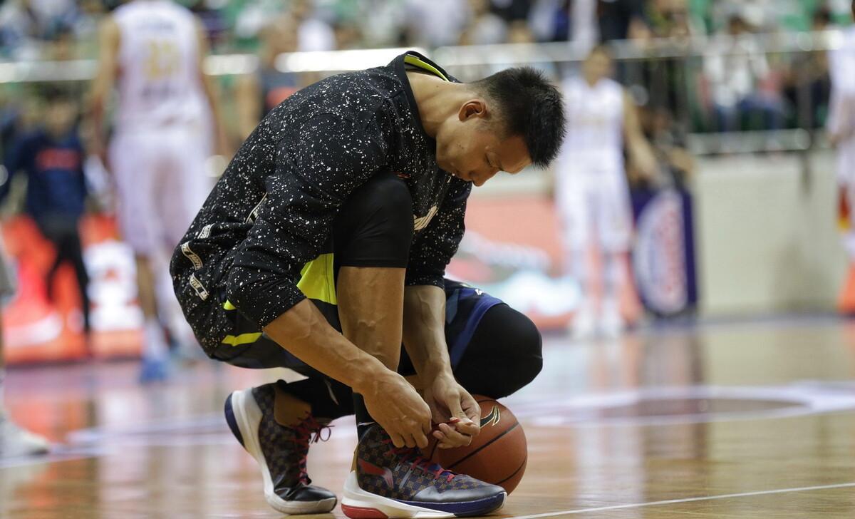 篮球运动员易建联多大岁数了,易建联的成功离不开父亲