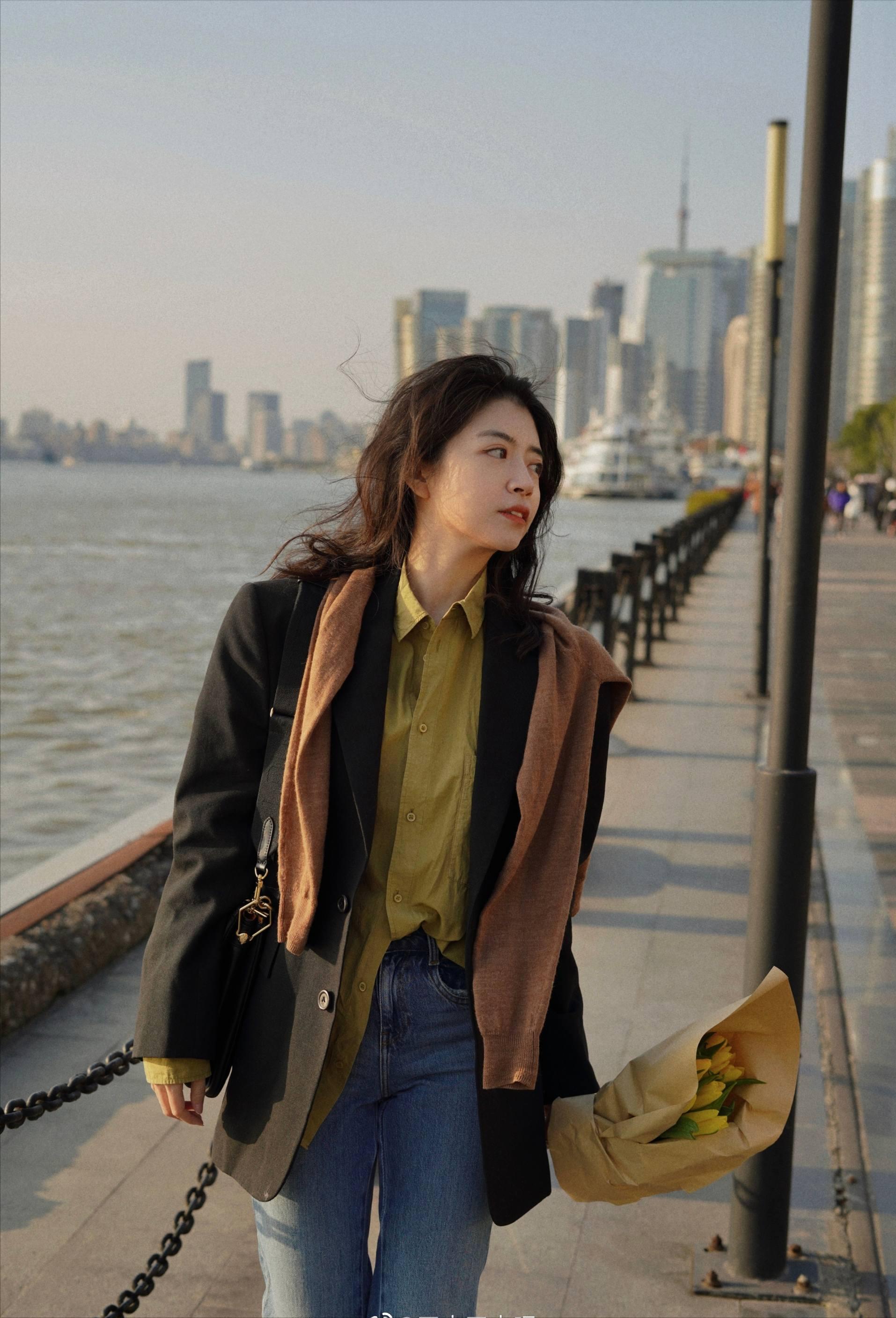 牛仔裤衬衣怎么穿好看,衬衫宽松牛仔裤怎么穿才好看