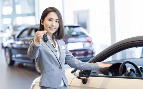 提新车4s店交车仪式收费吗,提车上牌费用2800元合理吗