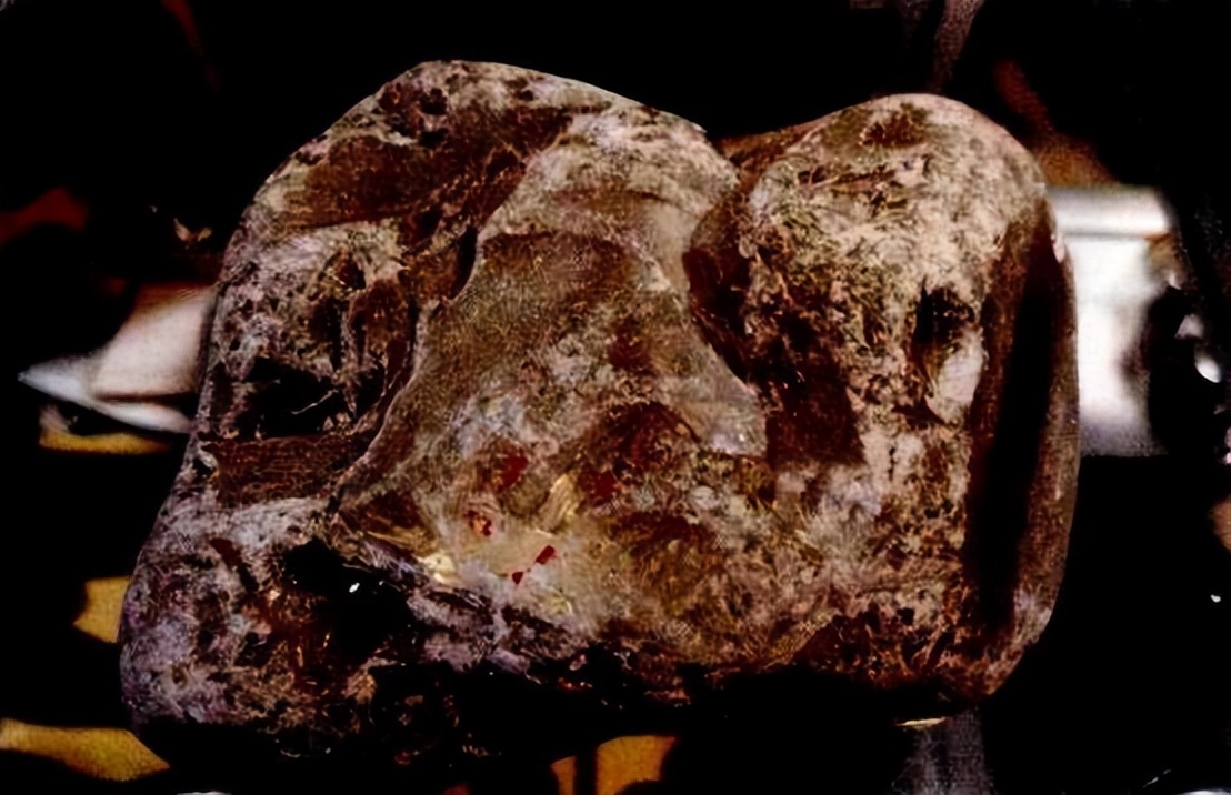 新疆一牧民发现17吨重陨石,最近新疆发现的最贵的陨石