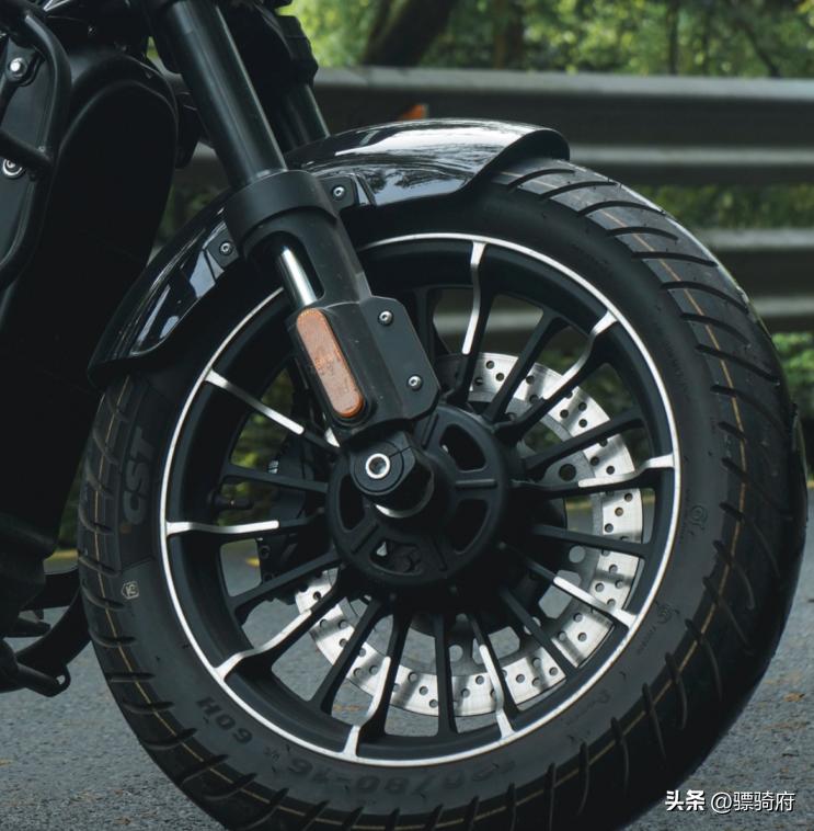 威风250和威风400选哪个,复古巡航车250ccv型双缸