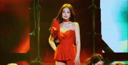 人均手握高奢代言的BLACKPINK，每一帧镜头都好贵