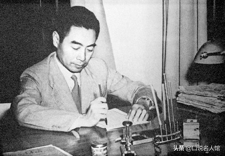 1976年，毛主席晚年看电影，10分钟不到便号啕大哭，被迫中止放映