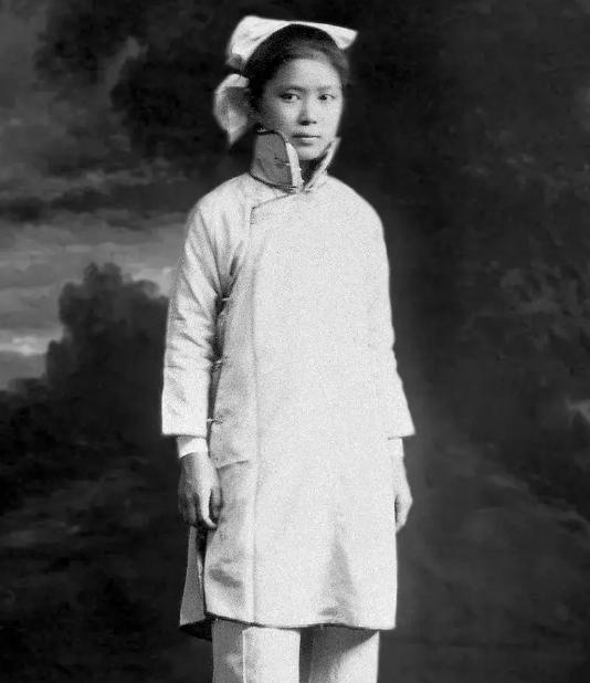 孙中山女儿晚年生活凄惨,拒蒋介石帮助后给*小平邓**写信:希望照顾