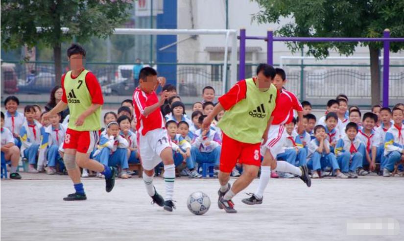 19年天津小伙踢场足球，换来个乌克兰美女硕士做老婆，如今咋样