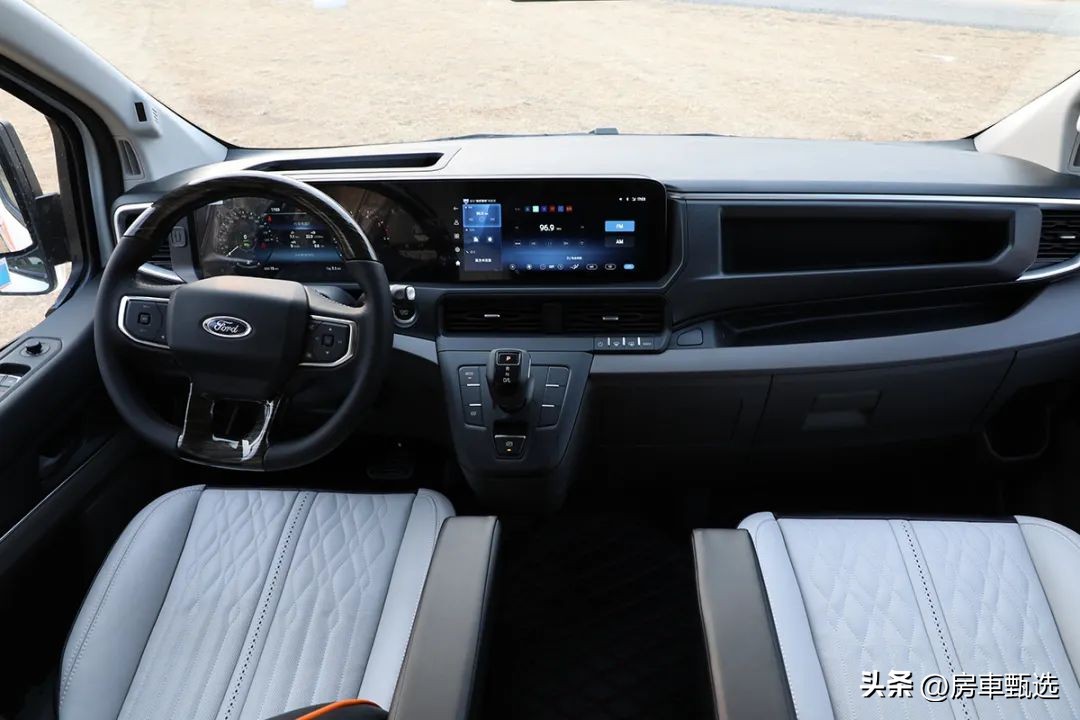 福特新全顺v362中轴低顶升顶房车,齐星全顺v362硬升顶房车