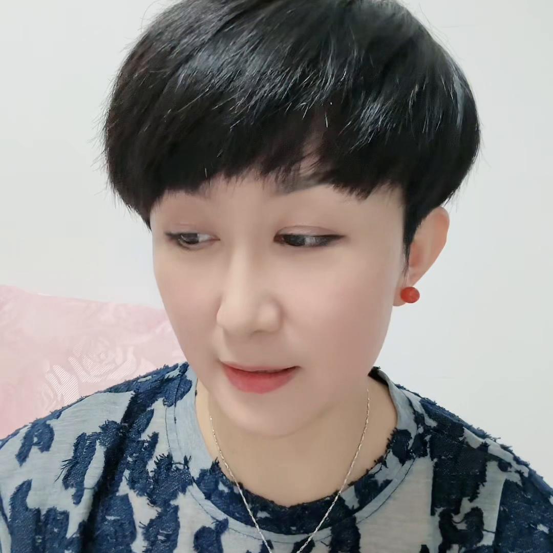 卖珠宝的小姐姐上线了图片,卖珠宝的小姐姐跳舞视频