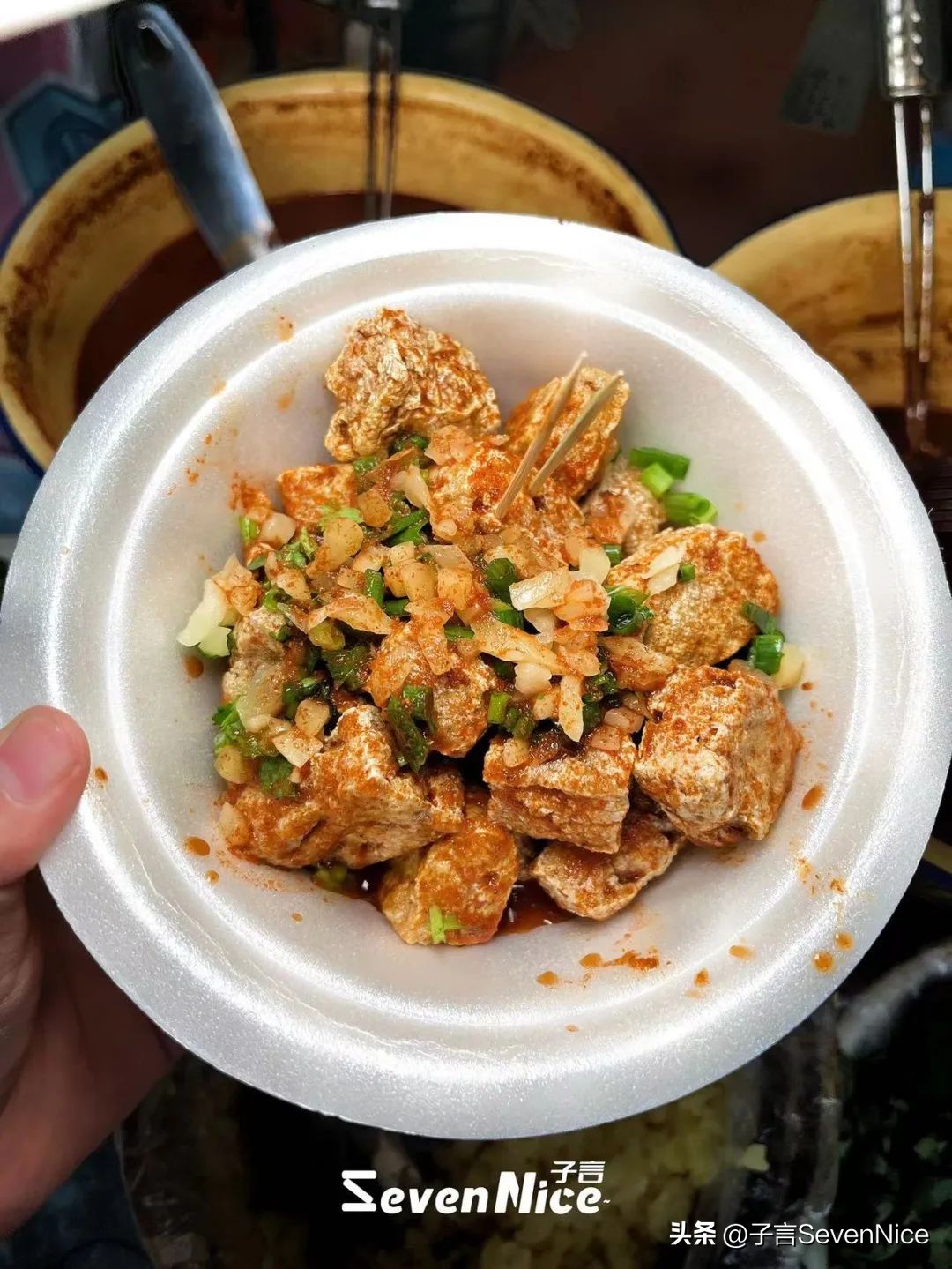 南昌一家超小店铺的臭豆腐,南昌中山路臭豆腐