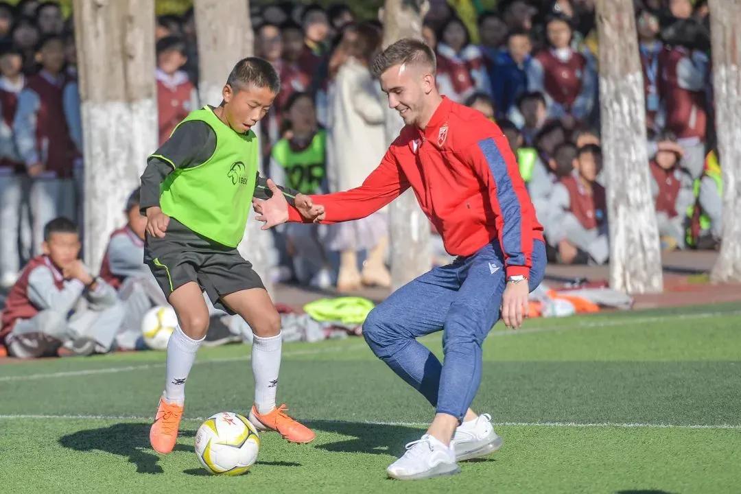 中国女足训练刻苦,学习中国女足精神