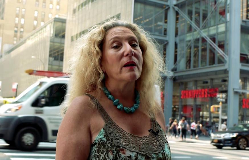 纽约富家女：14岁被逼阅成人片，参加真人派对，如今开始拍纪录片