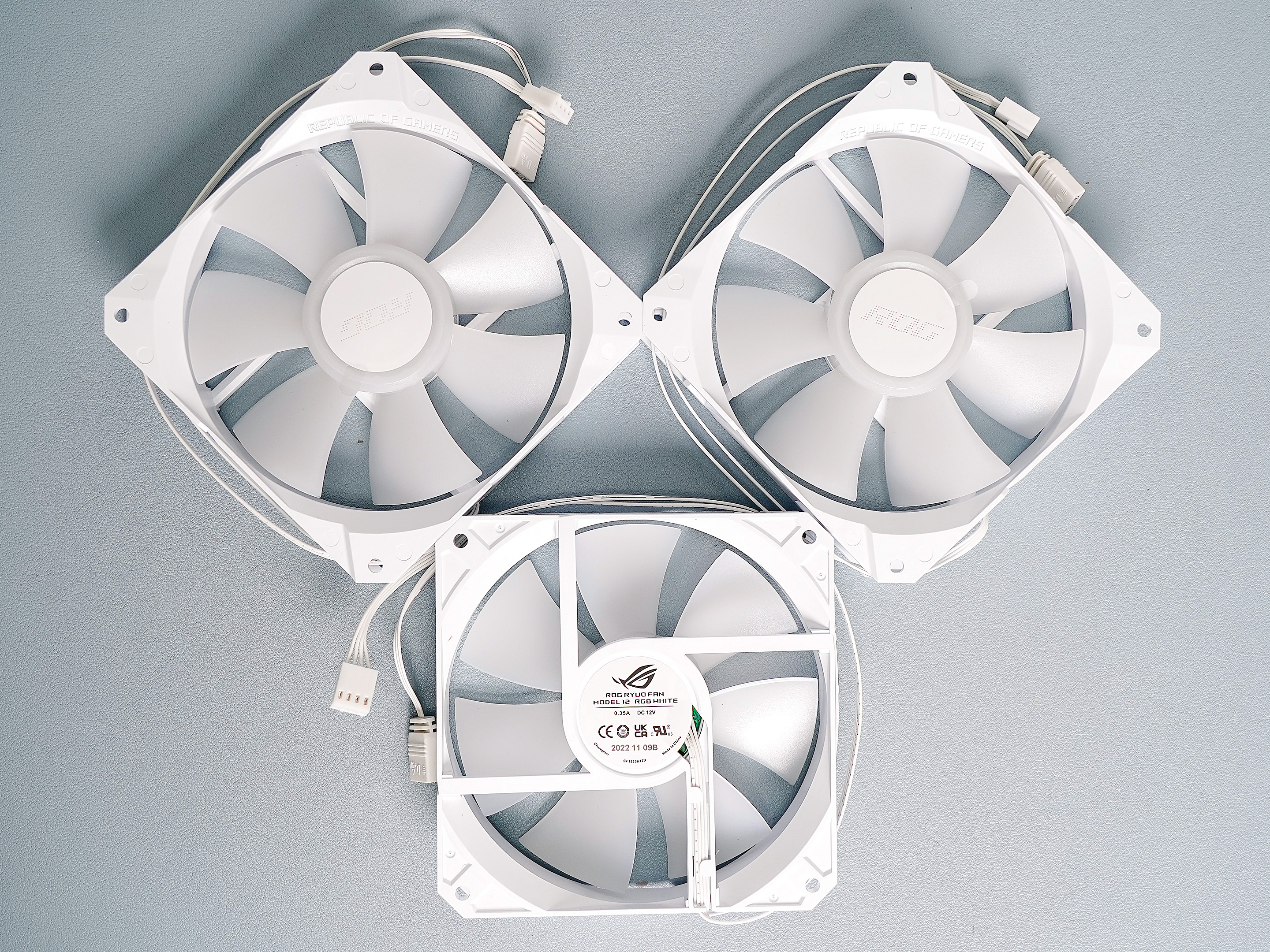 最新装机方式：背插式体验，I7+B760+RTX4070Ti攒台白白的主机