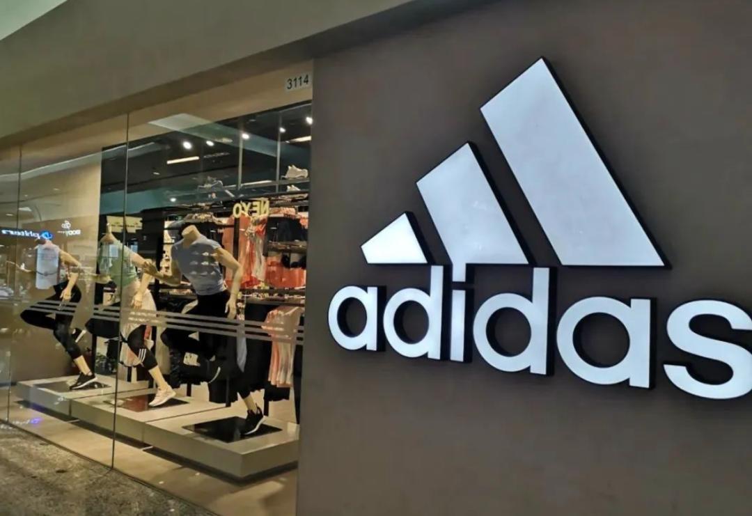 阿迪达斯三叶草贝壳头对比耐克aj1,阿迪达斯39码和耐克39码一样吗