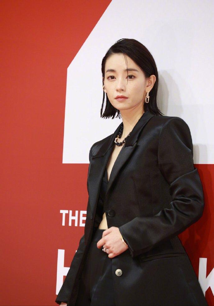 金像奖红毯秀,第40届香港电影金像奖红毯周秀娜