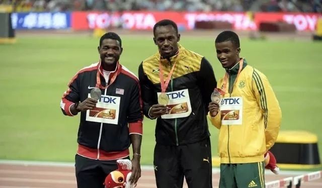 博尔特脚,博尔特的脚长什么样子