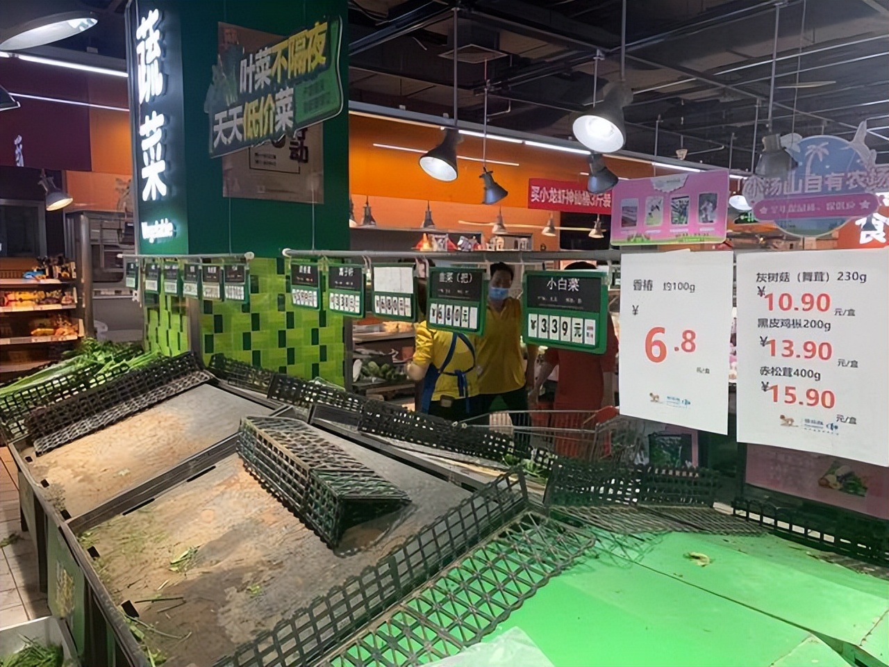 各地超市最新囤货现象 (现在全国超市3月份缺货吗)