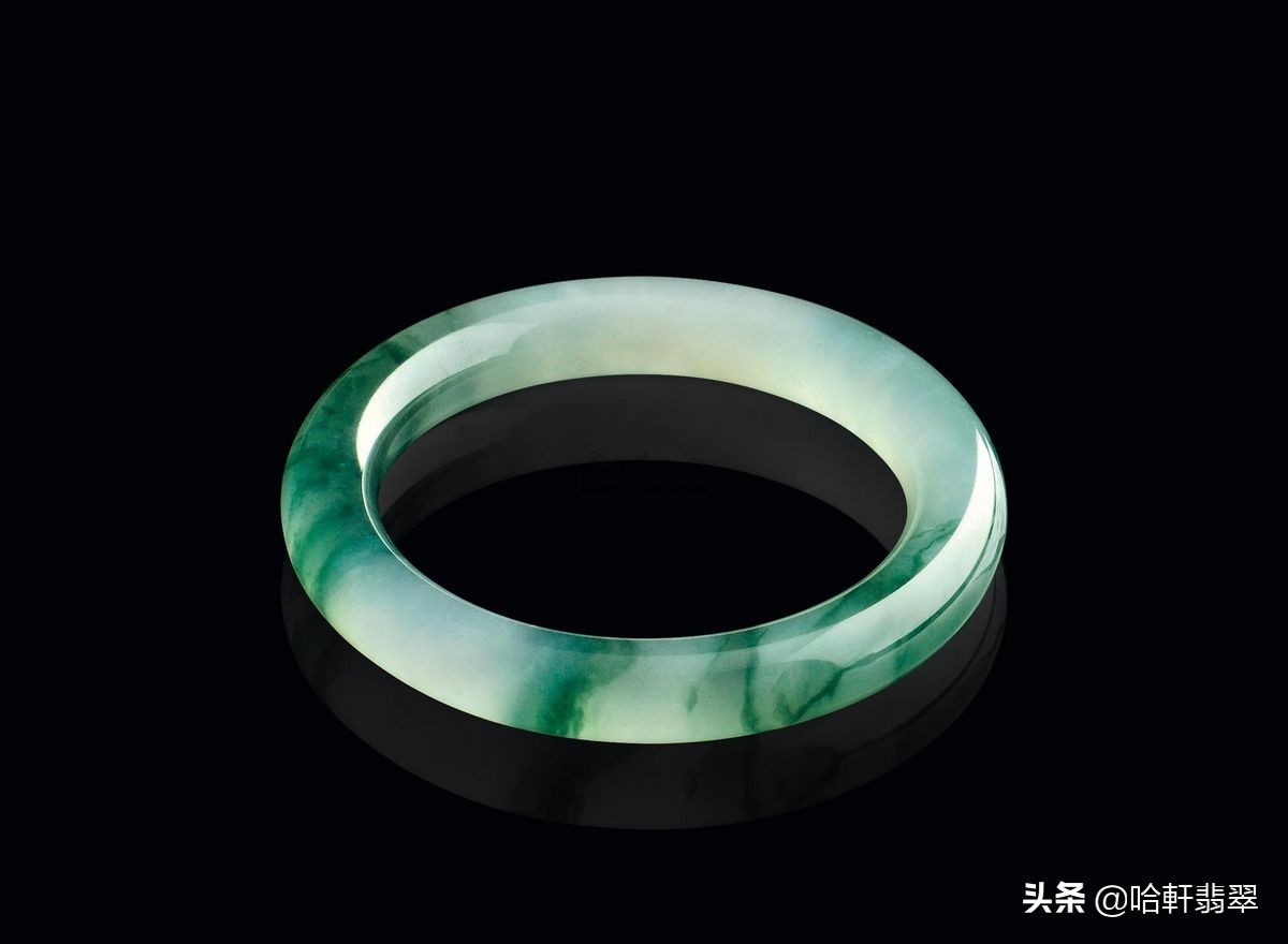 3000左右能买什么样的翡翠挂件,三万预算买翡翠镯子还是吊坠好