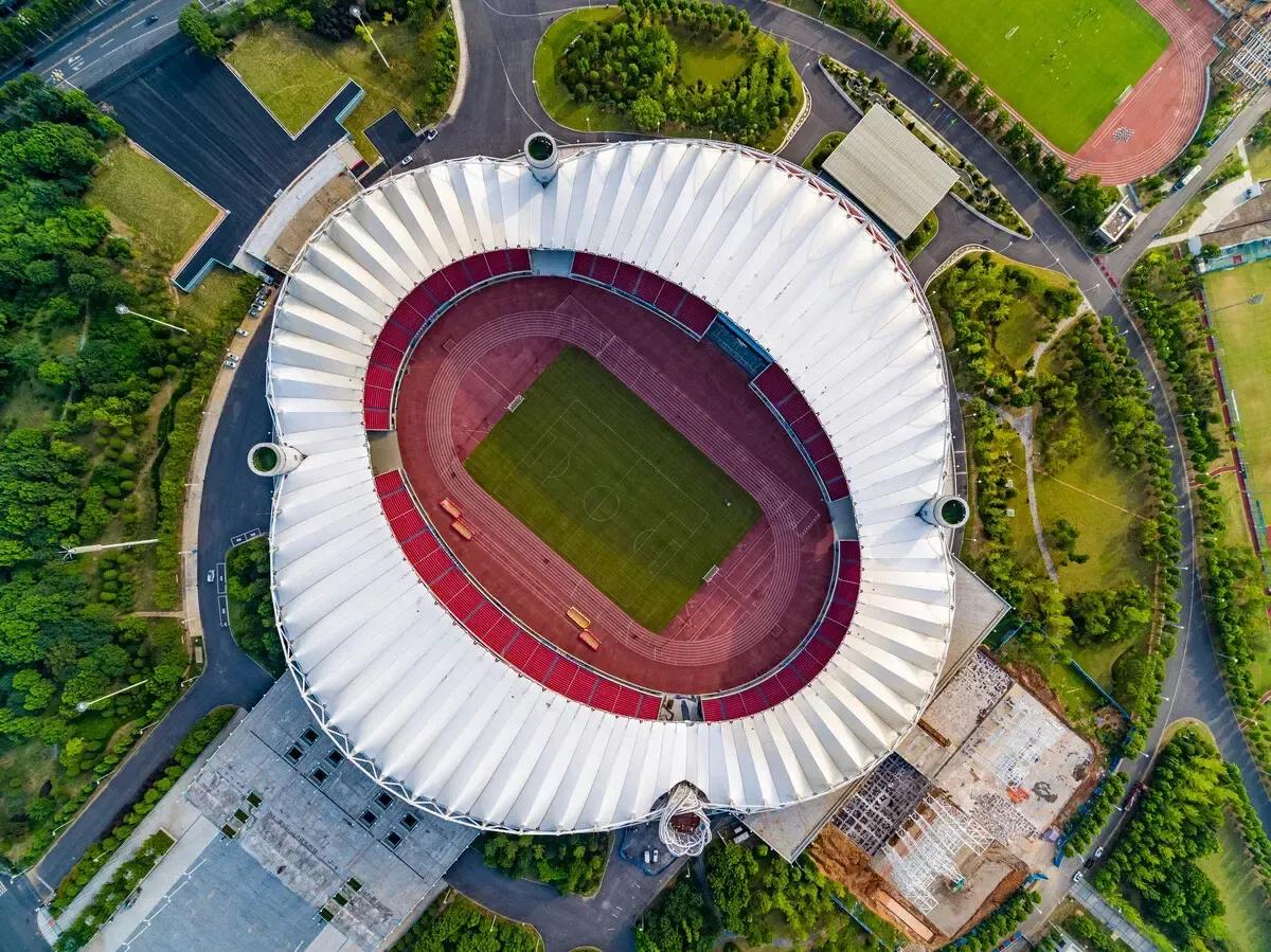 武汉有标准的足球场吗,武汉什么时候有专业足球场