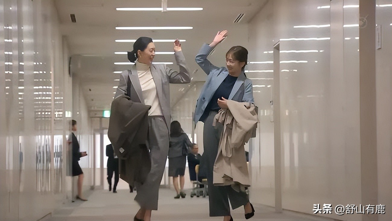 喜欢背后做事的人都是什么性格,喜欢暗地里做事的人的心理