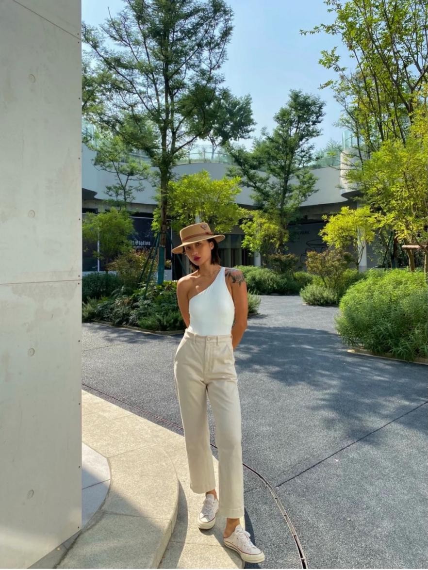 泳衣外穿露腰风格,泳衣外穿是今年夏天的新潮流