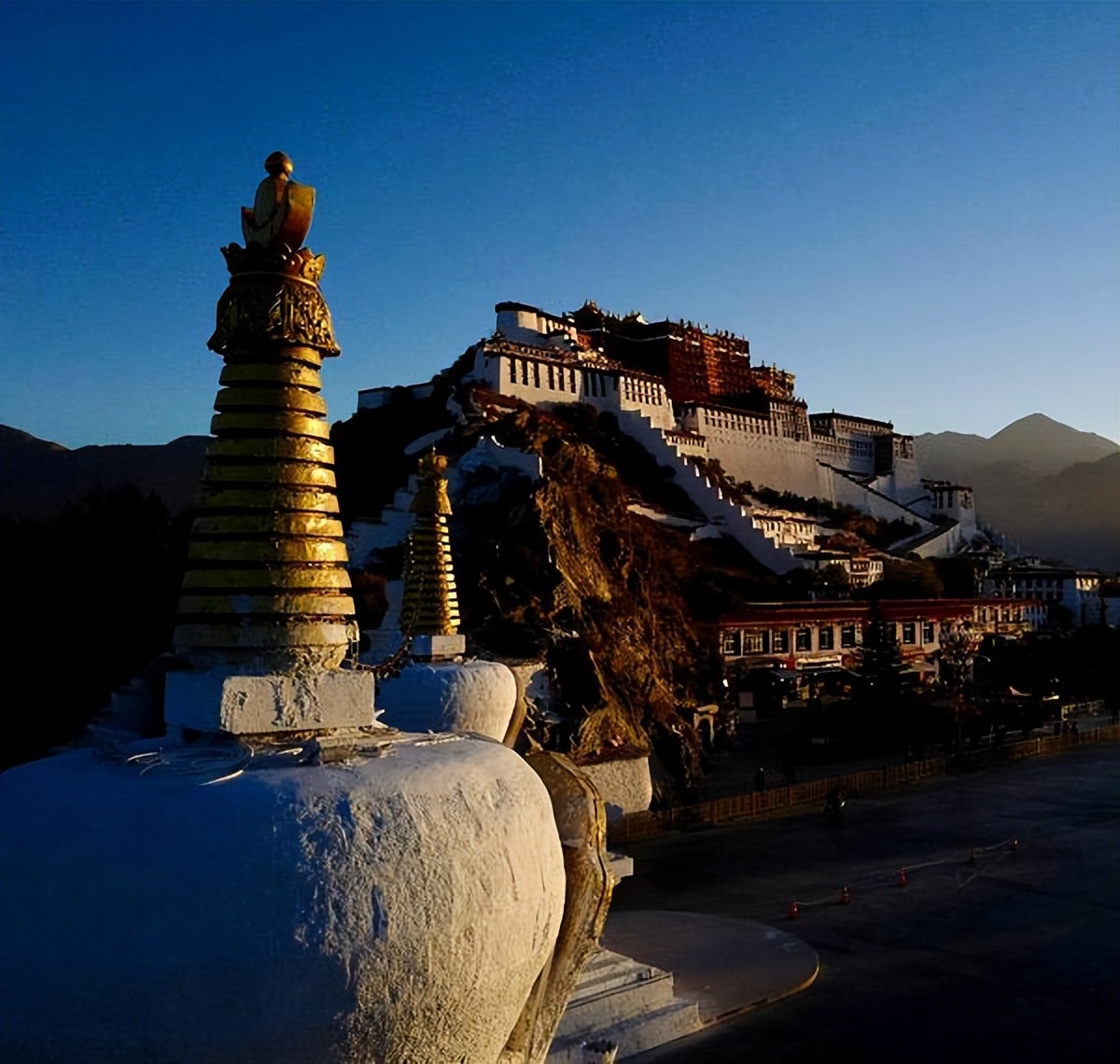 世上有黄金在布达拉宫吗,为什么布达拉宫那么多黄金