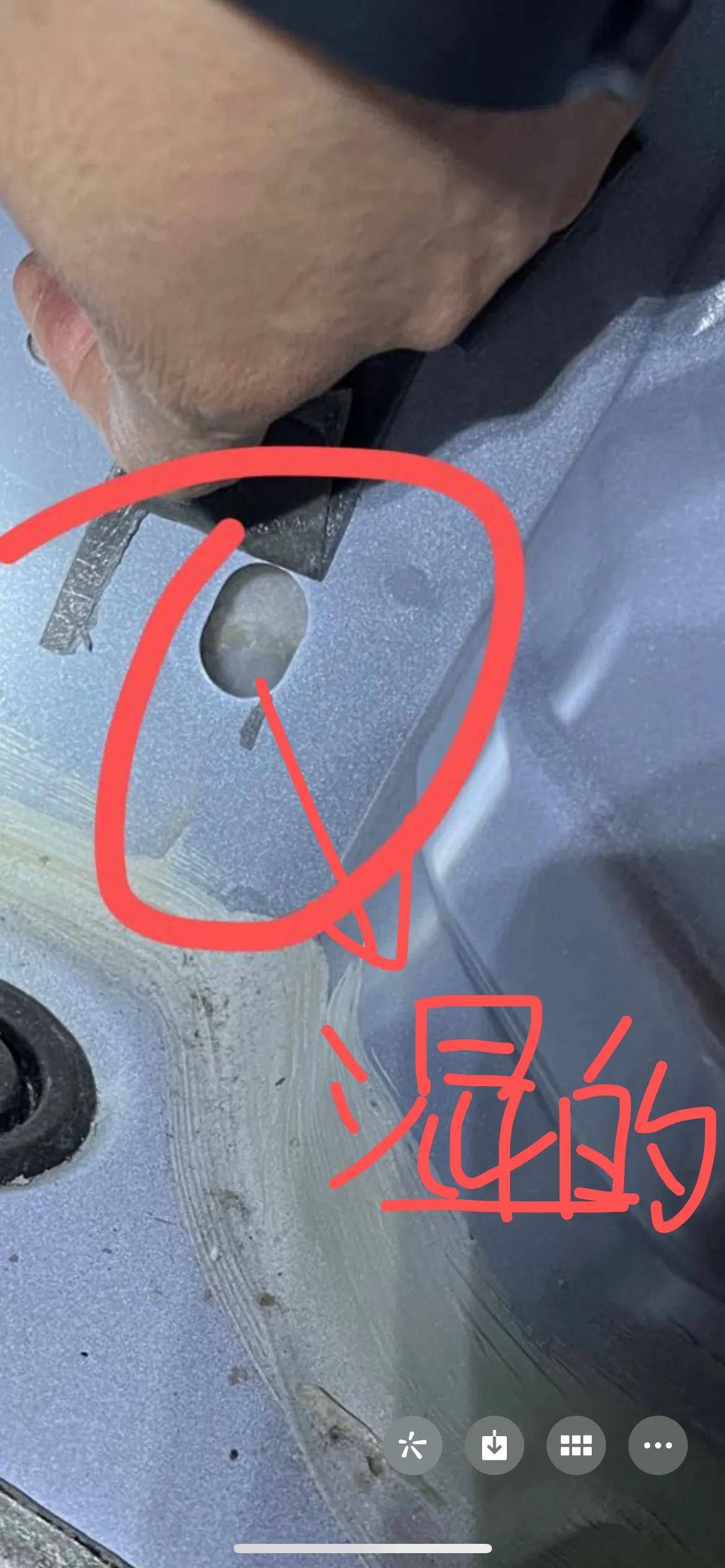 12款福克斯两厢后备箱左边漏水,12款新福克斯两厢款后备箱漏水