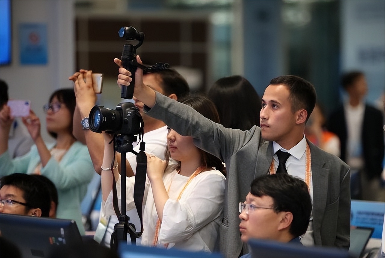 法国满大街,法国清一色标志警车