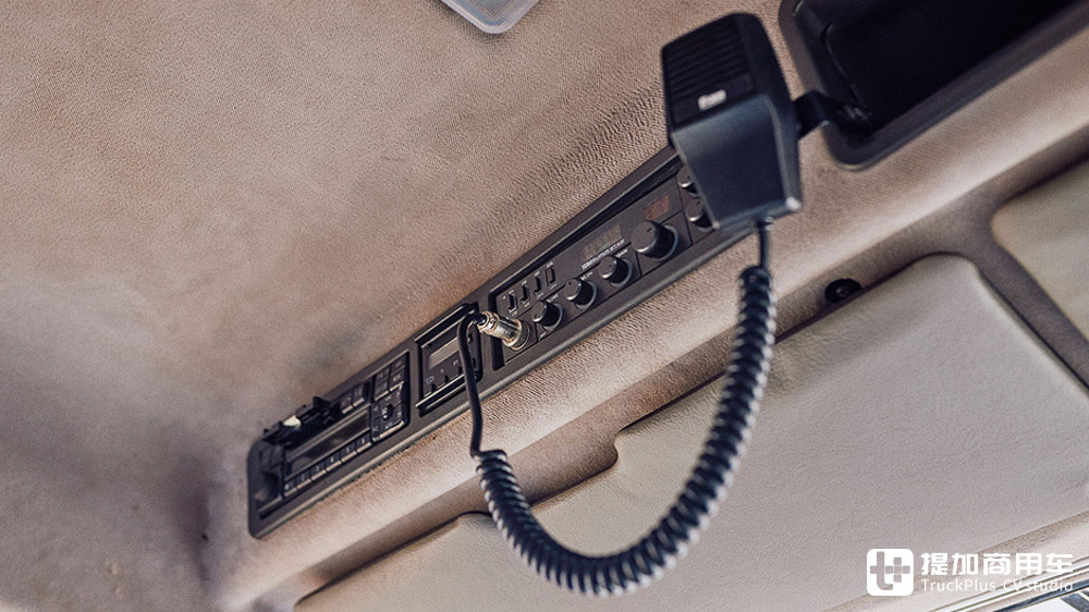 车龄32年性能如新，带你看德国卡车收藏家的爱车：奔驰MK1222S