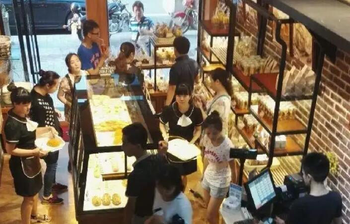 南京一家蛋糕店一年赚多少钱,杭州一家蛋糕店