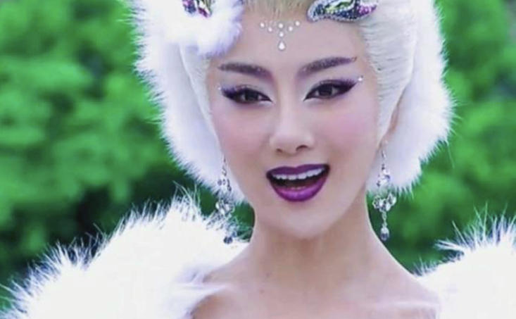 鸡毛穿一身、通天大脑门…国产神话剧的惊人造型,他们全都承包了